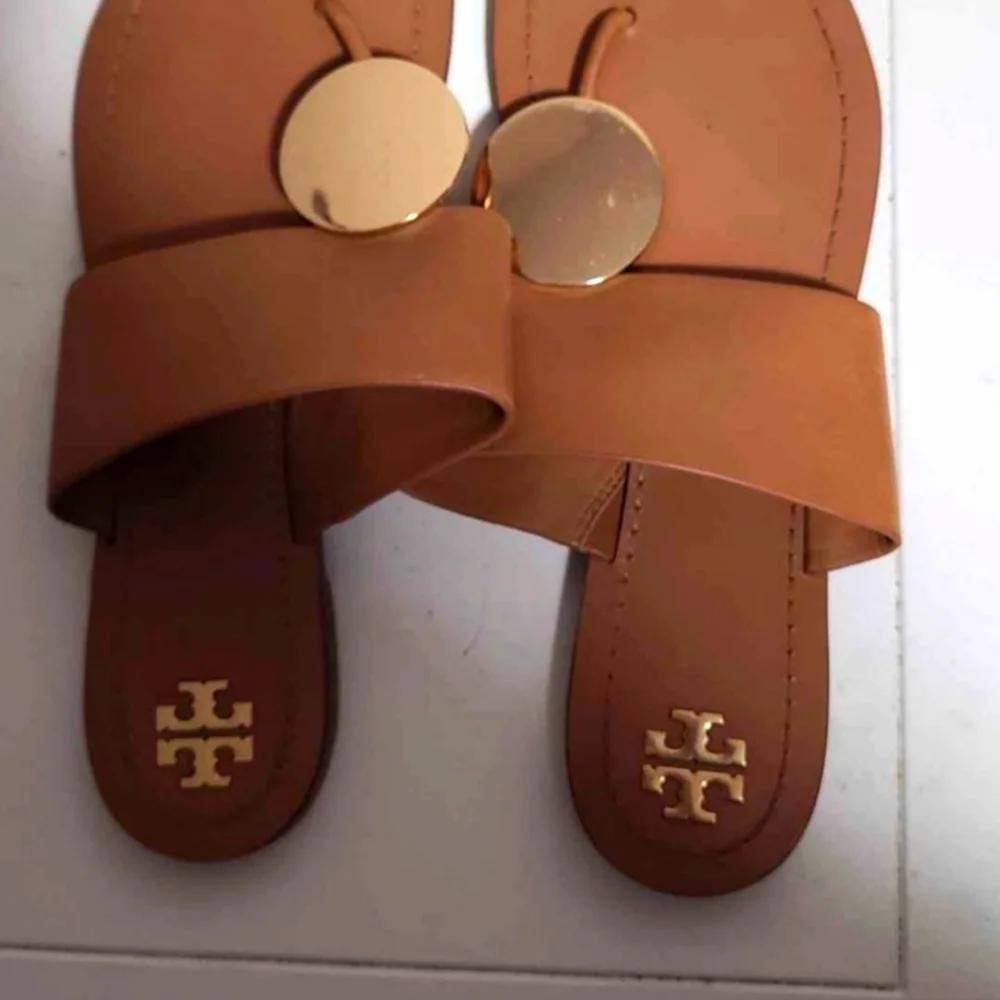 Excellent condition Tory Burch sandals. - Picture 1 of 1